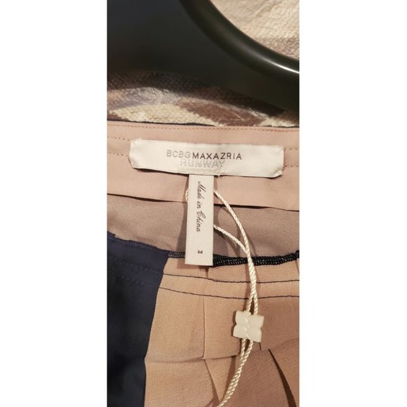 BCBGMAXAZRIA SIZE MEDIUM - Picture 6 of 6